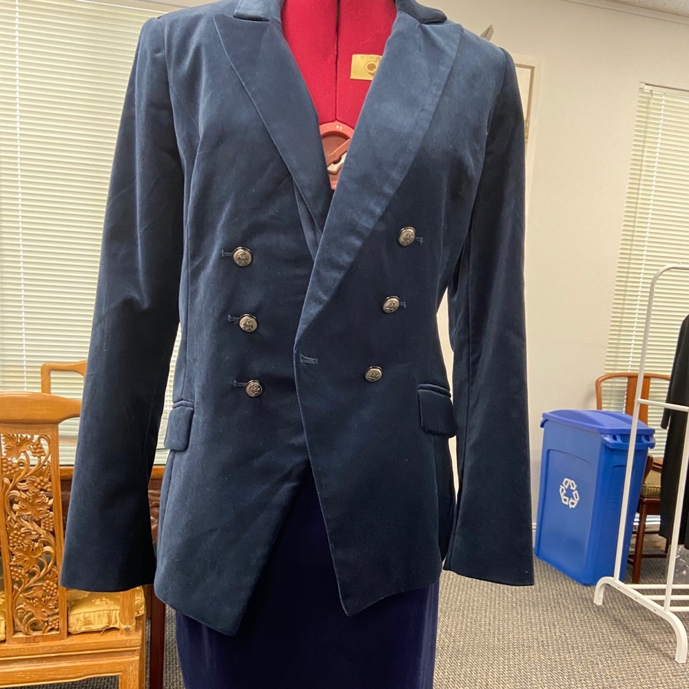 White House Black Market - Velvett Trophy